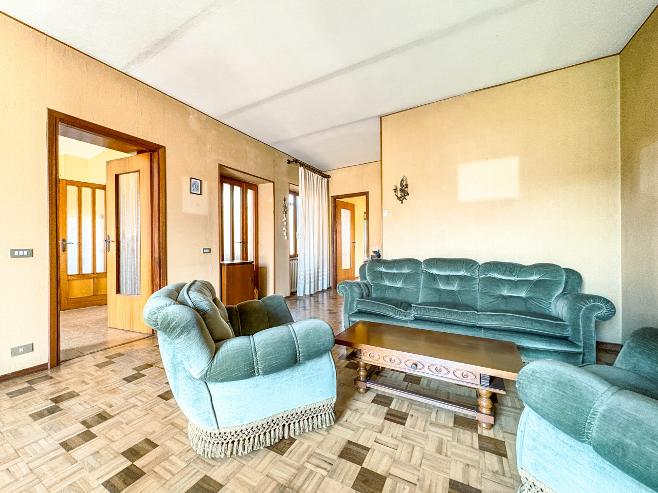 000__000__casa-vendita-sizzano-sofa