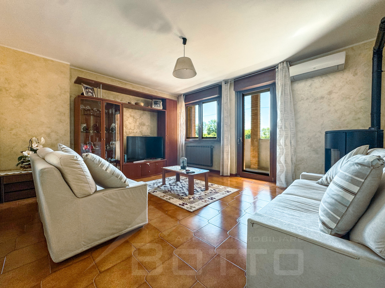 000__appartamento-vendita-borgomanero-salotto_wmk_0