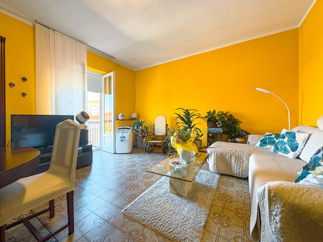 000__appartamento-vendita-gattinara-soggiorno