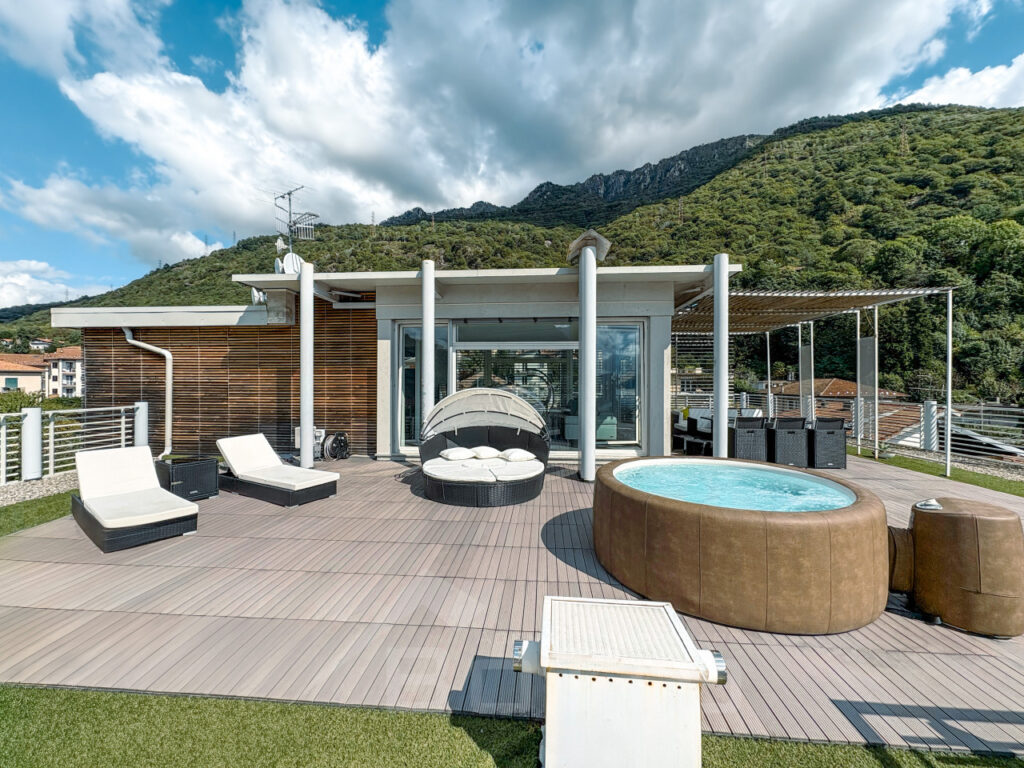 Attico in vendita ad Omegna, con suite panoramica