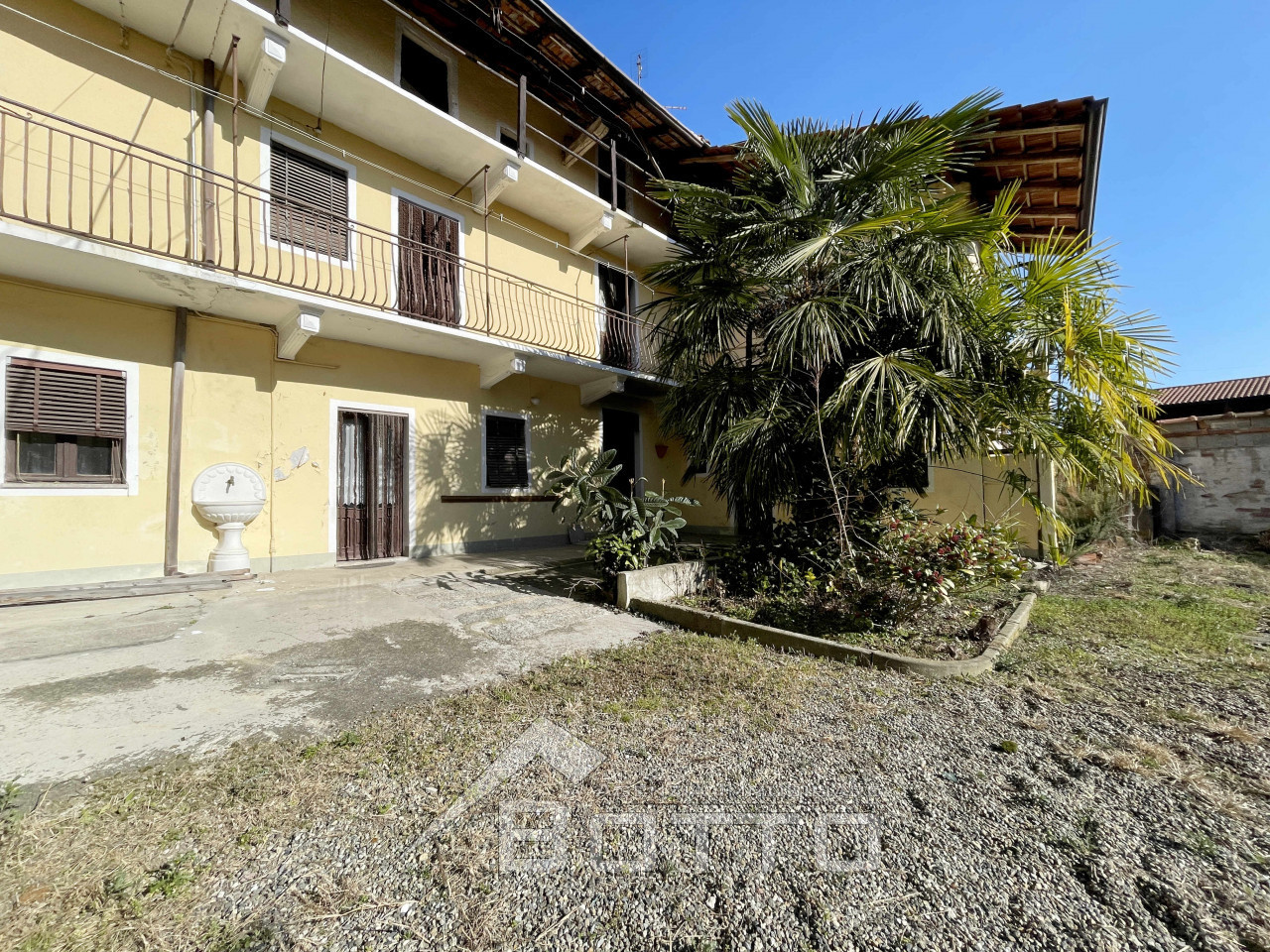 000__casa-vendita-bogogno-esterno3