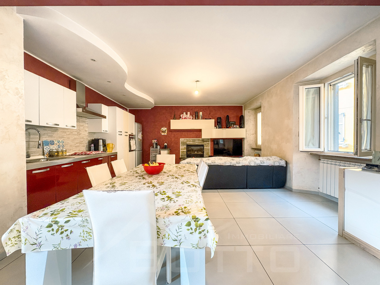 000__casa-vendita-borgomanero-sofa_wmk_0
