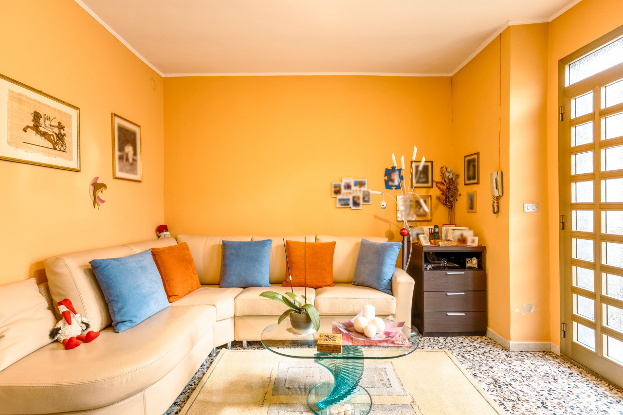 000__casa-vendita-sanmaurizio-divano_wmk_0