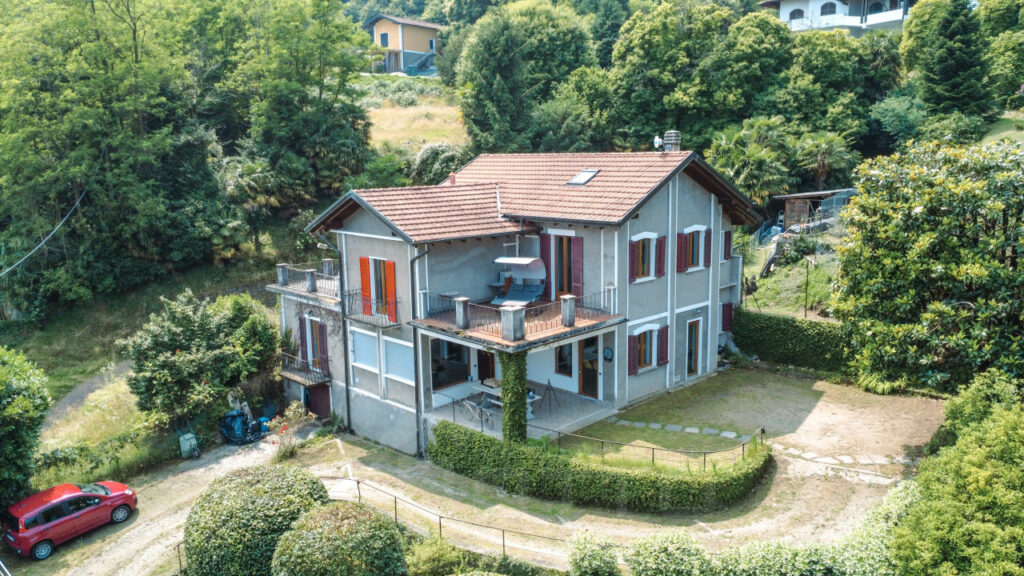 Villa indipendente in vendita a Oggebbio, con giardino