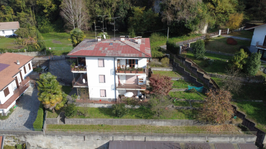 Villa in vendita ad Arona, con giardino