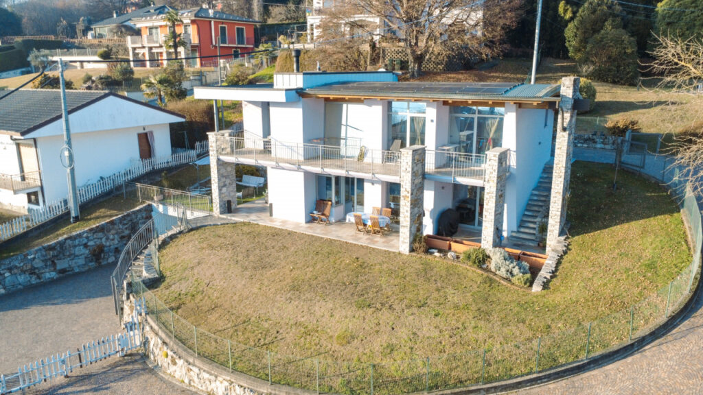 Villa moderna in vendita ad Arizzano, con vista lago