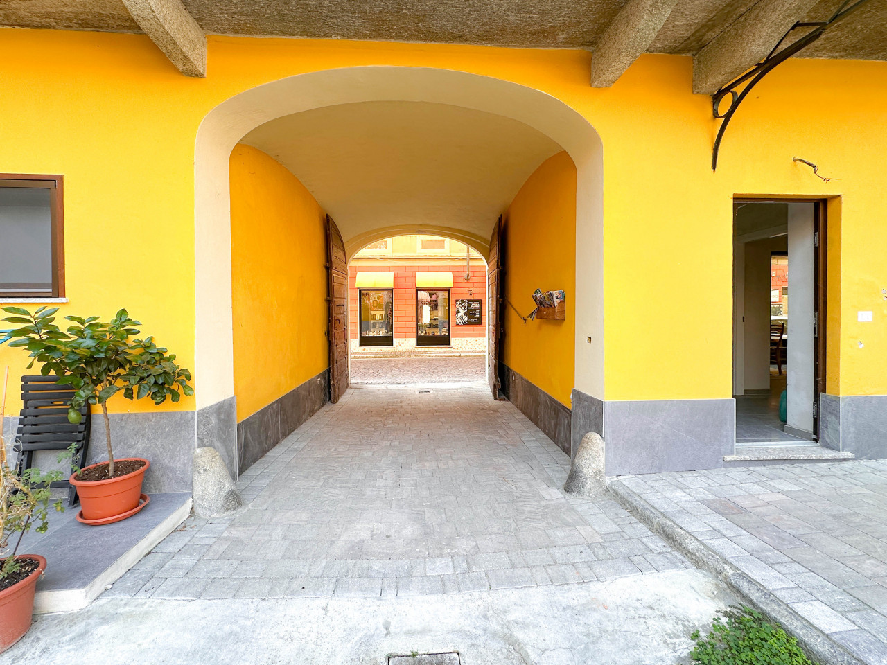 000__negozio-vendita-carpignano-ingresso_wmk_0