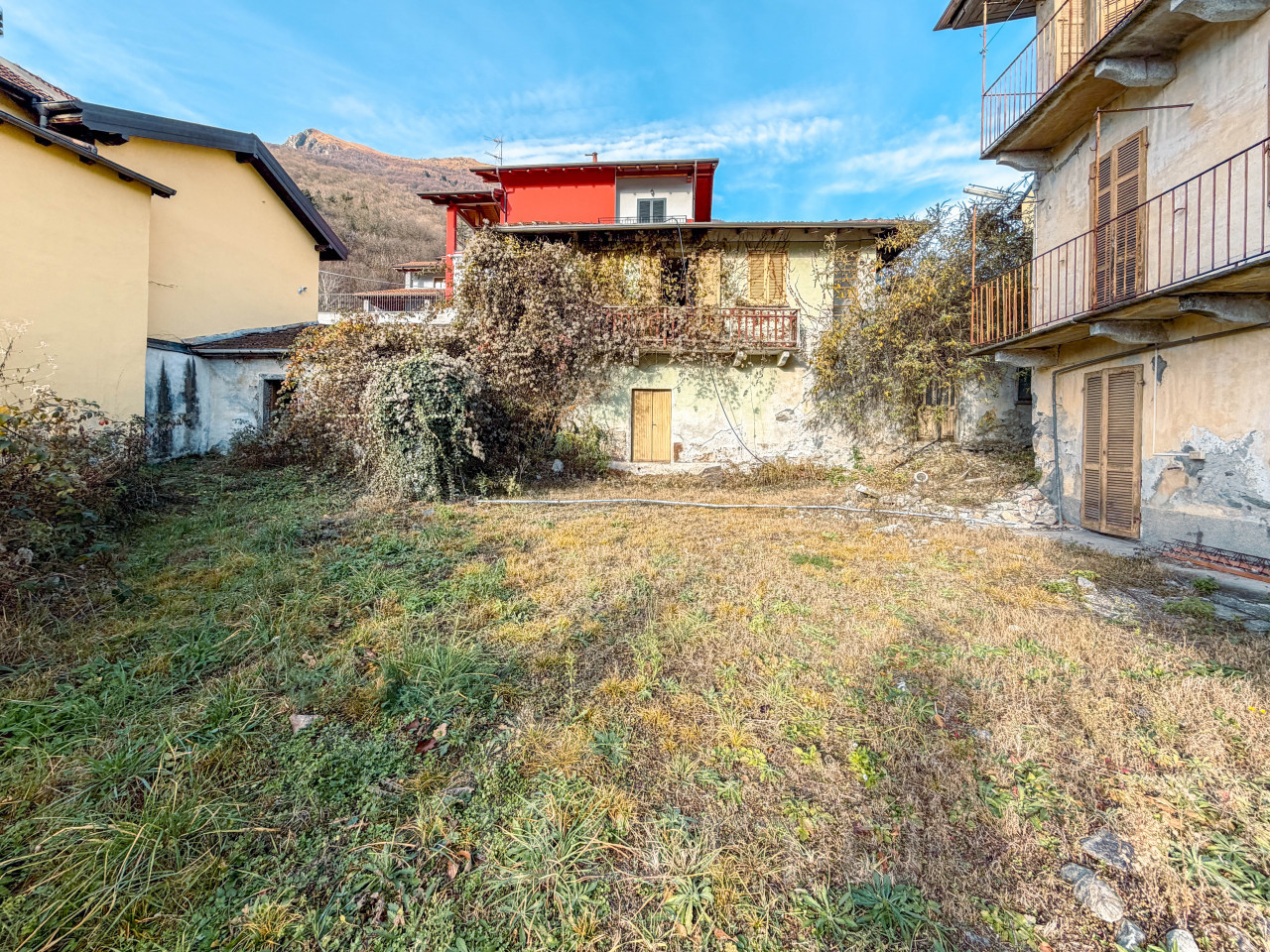 000__rustico-vendita-casale-corte-cerro-giardino5_wmk_0