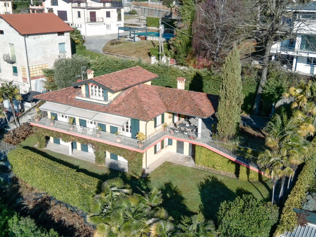 Villa in vendita a Suna, con vista mozzafiato sul Lago