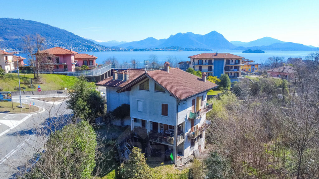 Casa in vendita a Baveno, vista lago