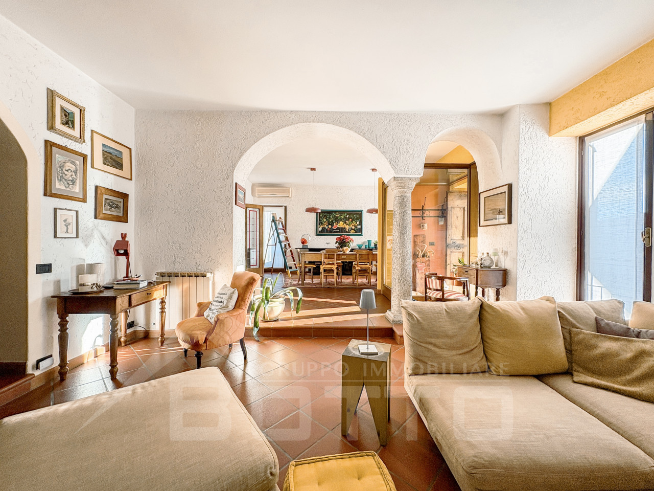 000__vendita-villa-marano-ticino-soggiorno2_wmk_0