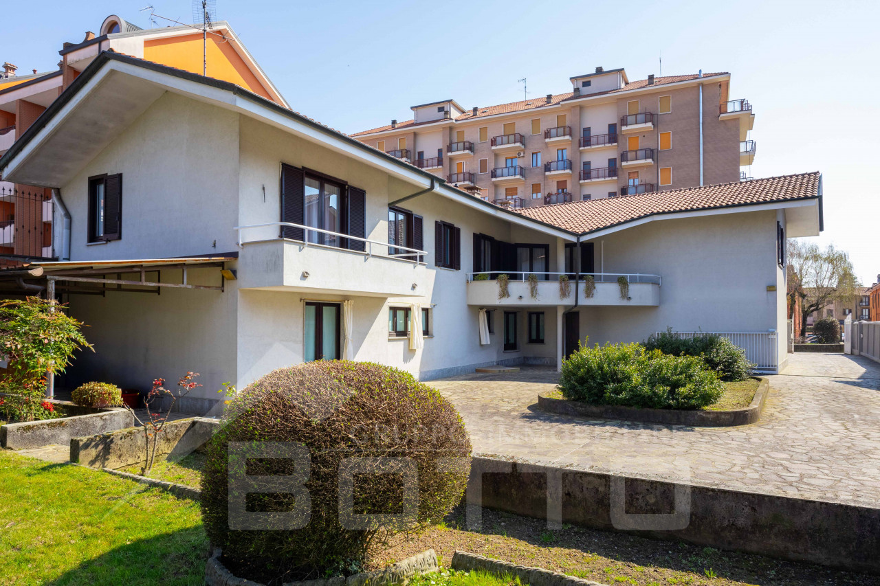 000__vendita-villa-oleggio3_wmk_0