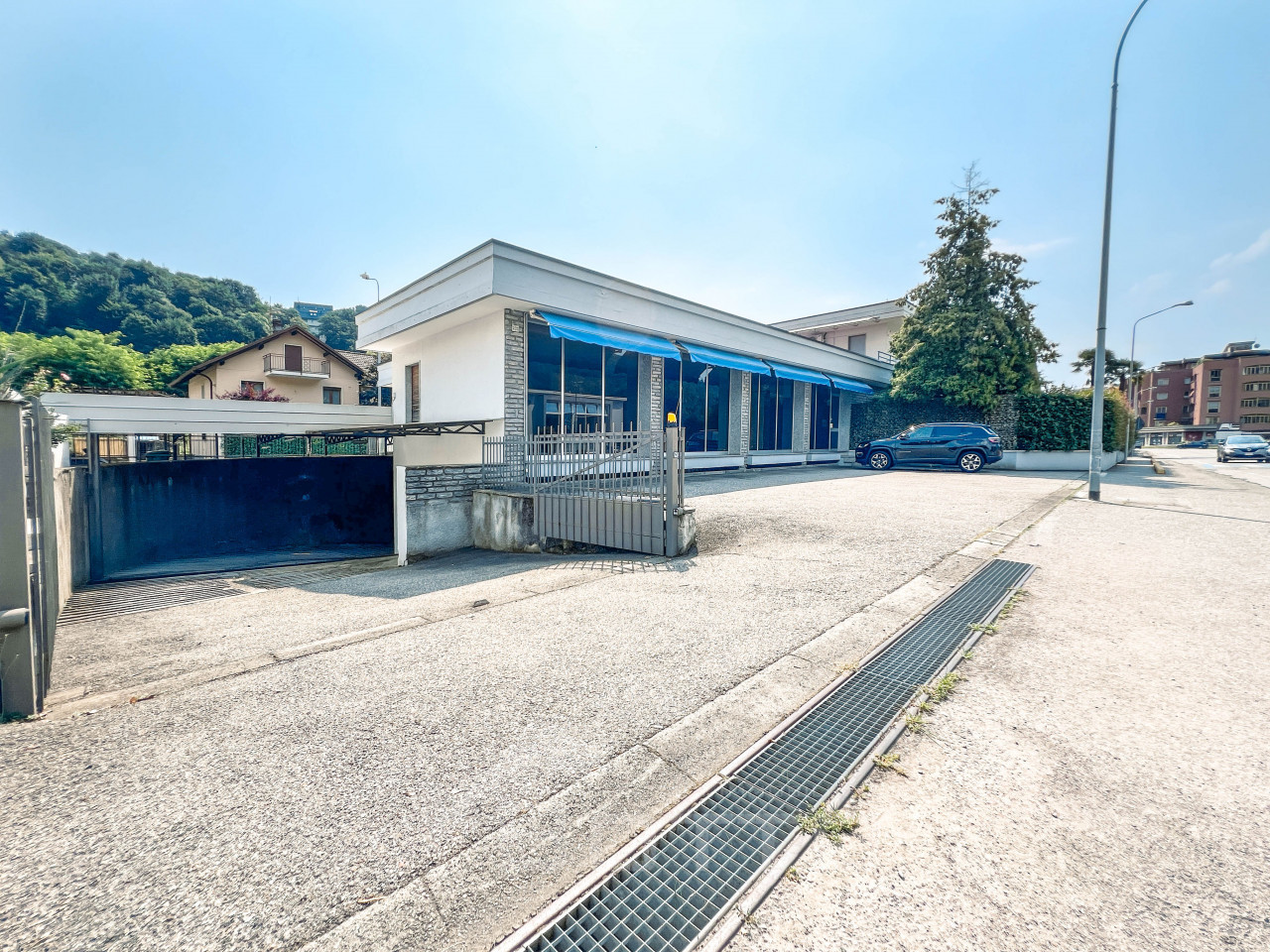 000__villa-vendita-borgosesia-negozio-esterno_wmk_0
