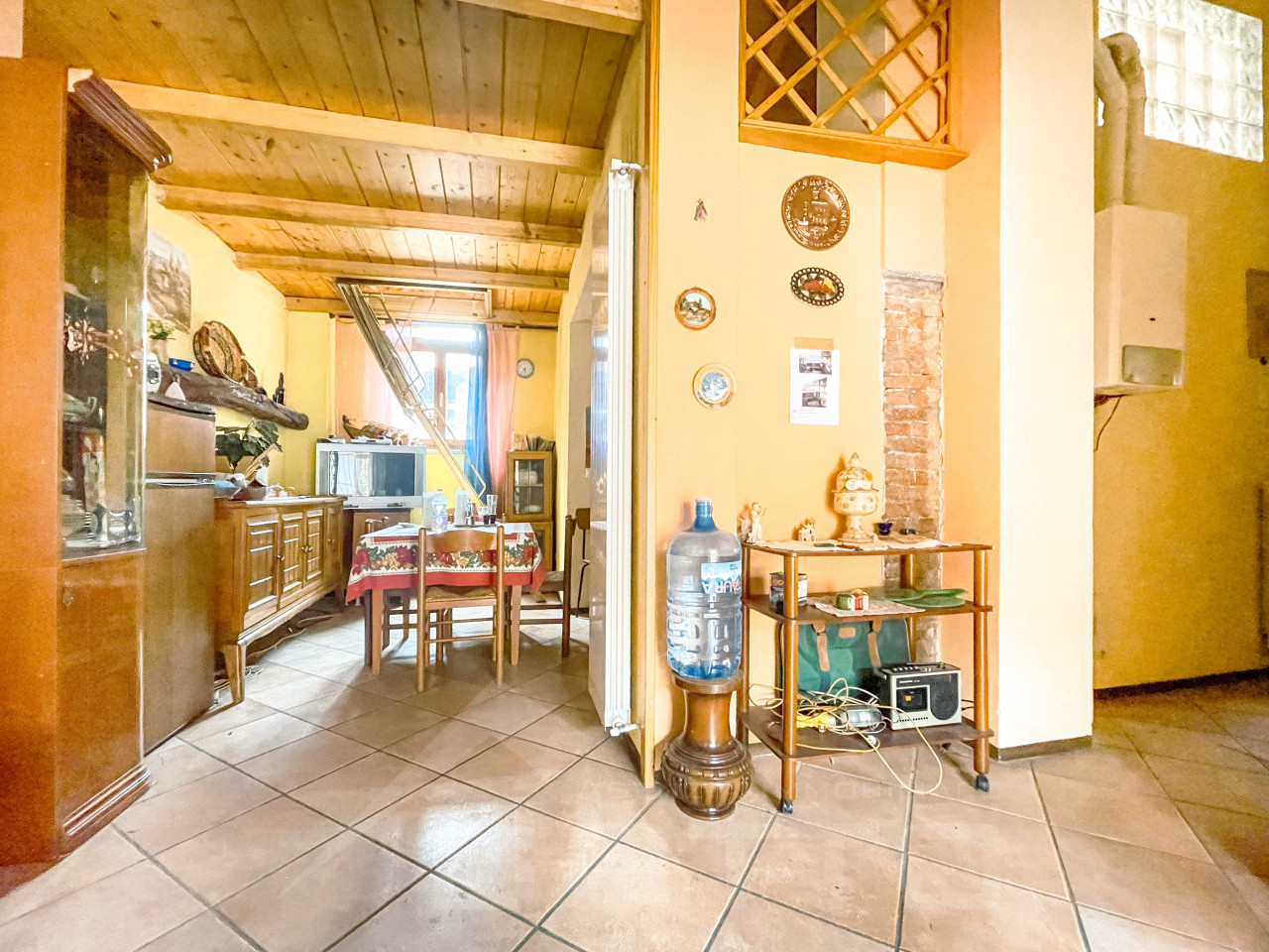 001__001__casa-vendita-ghemme-table_wmk_0