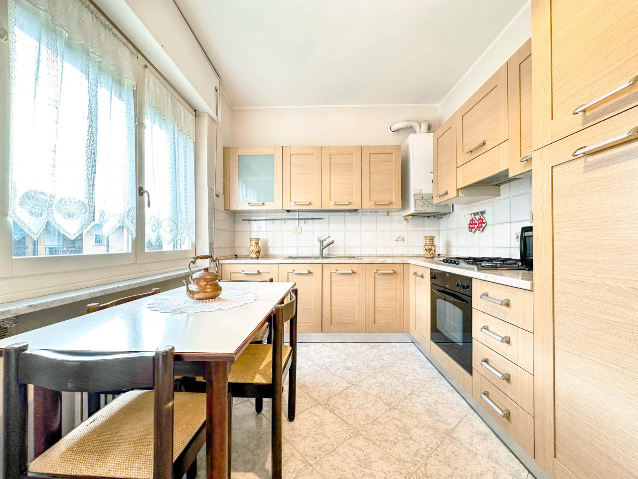 001__appartamento-vendita-borgosesia-cucina3