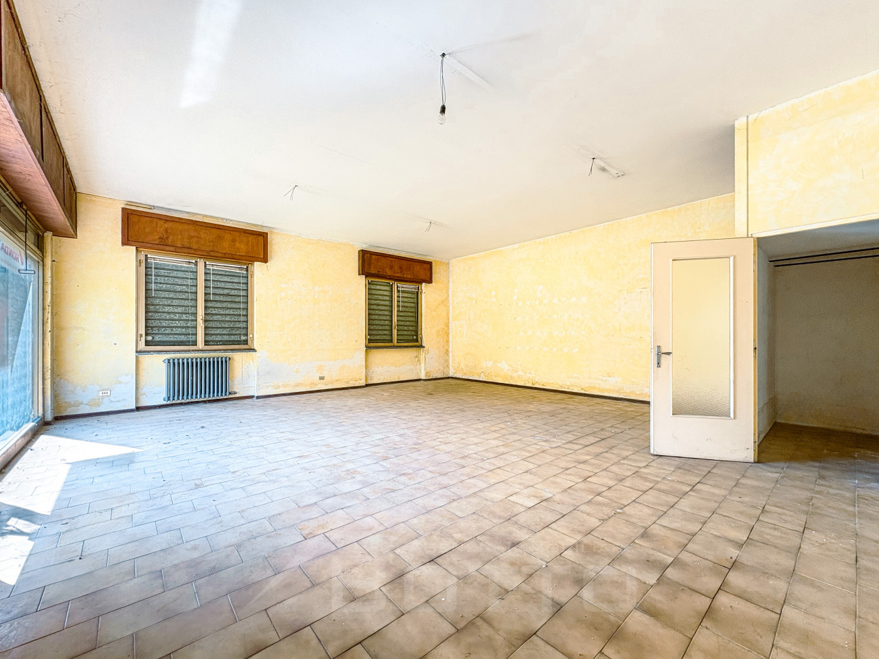 001__appartamento-vendita-ornavasso-negozio4_wmk_0