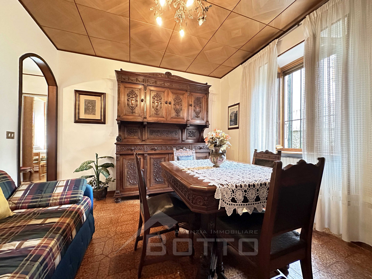 001__casa-vendita-borgosesia-salotto2