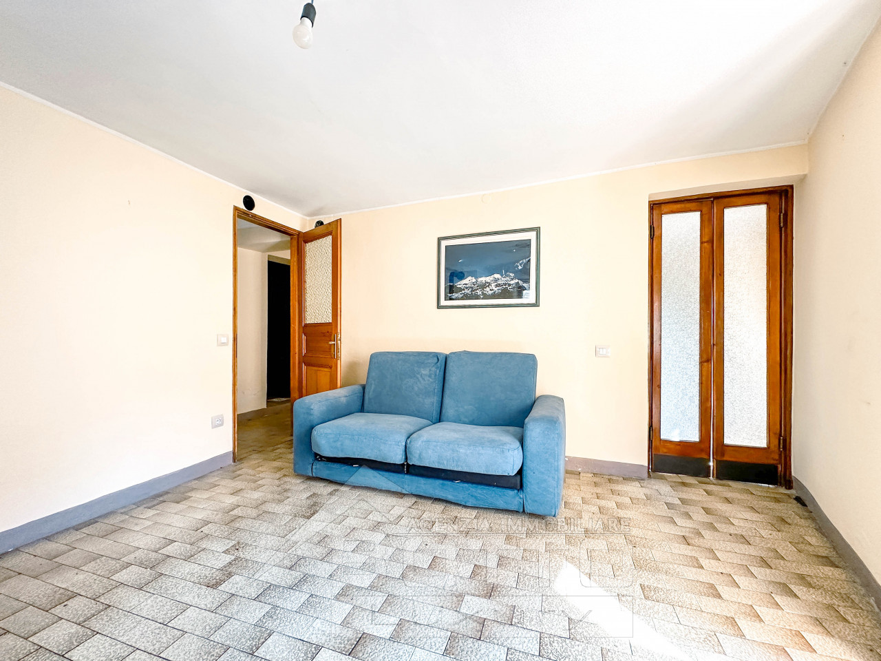 001__casa-vendita-cervatto-sofa5_wmk_0