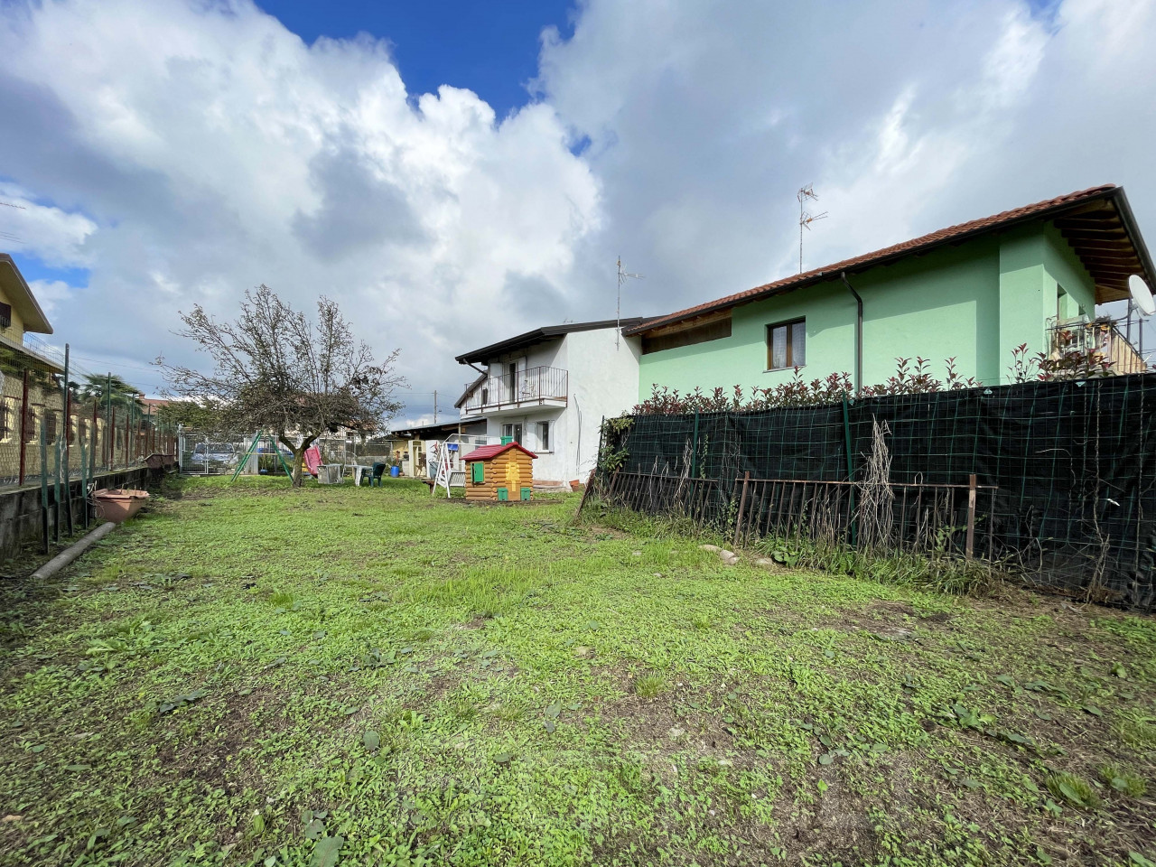 001__casa-vendita-fontaneto-giardino3