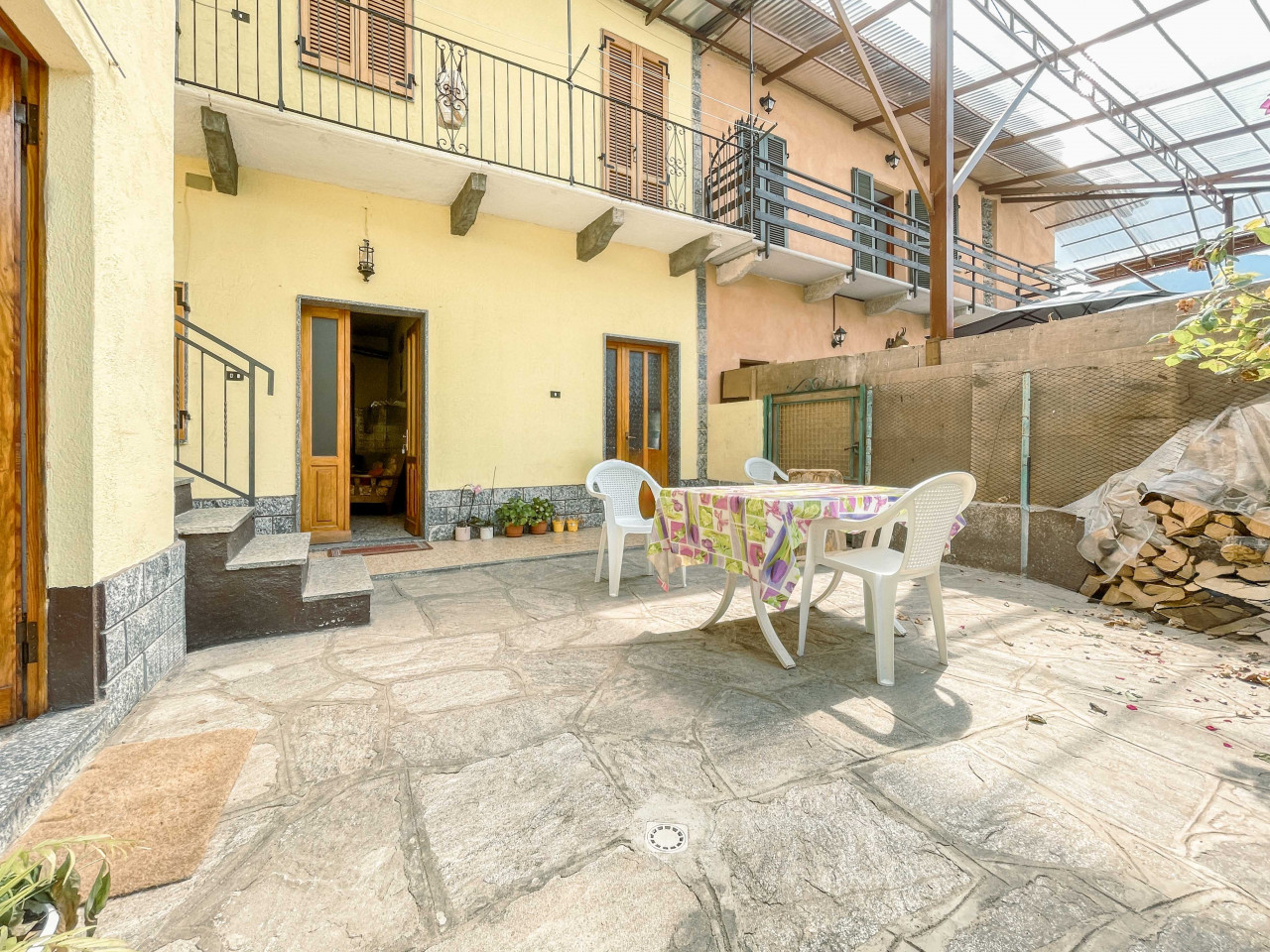 001__casa-vendita-loreglia-cortile_wmk_0