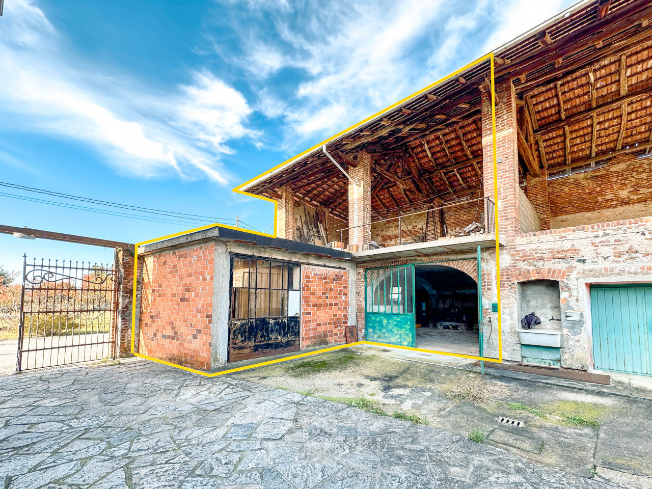 001__casa-vendita-roasio-cortile_wmk_0