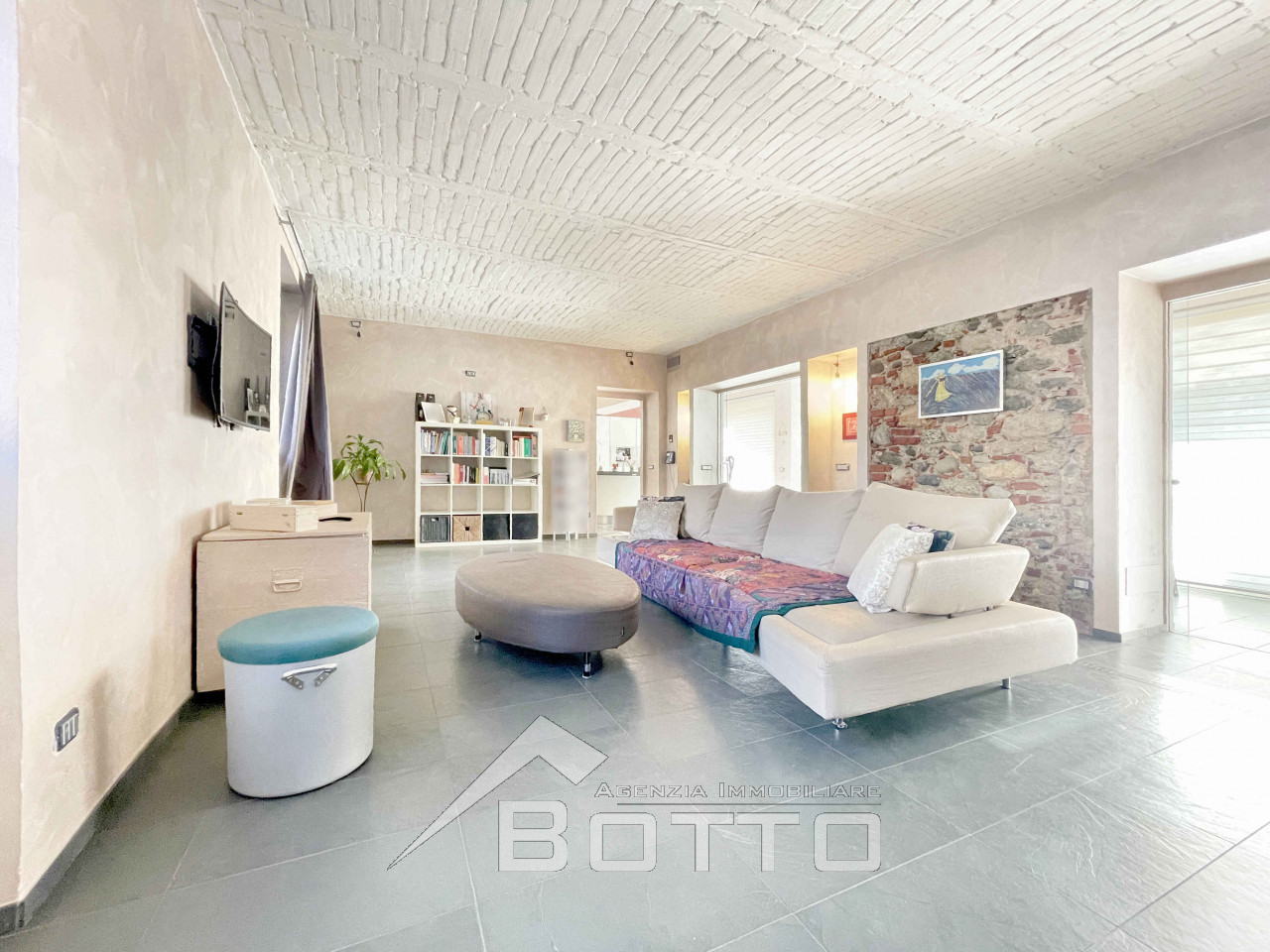 001__casa-vendita-romagnano-sesia-soggiorno1