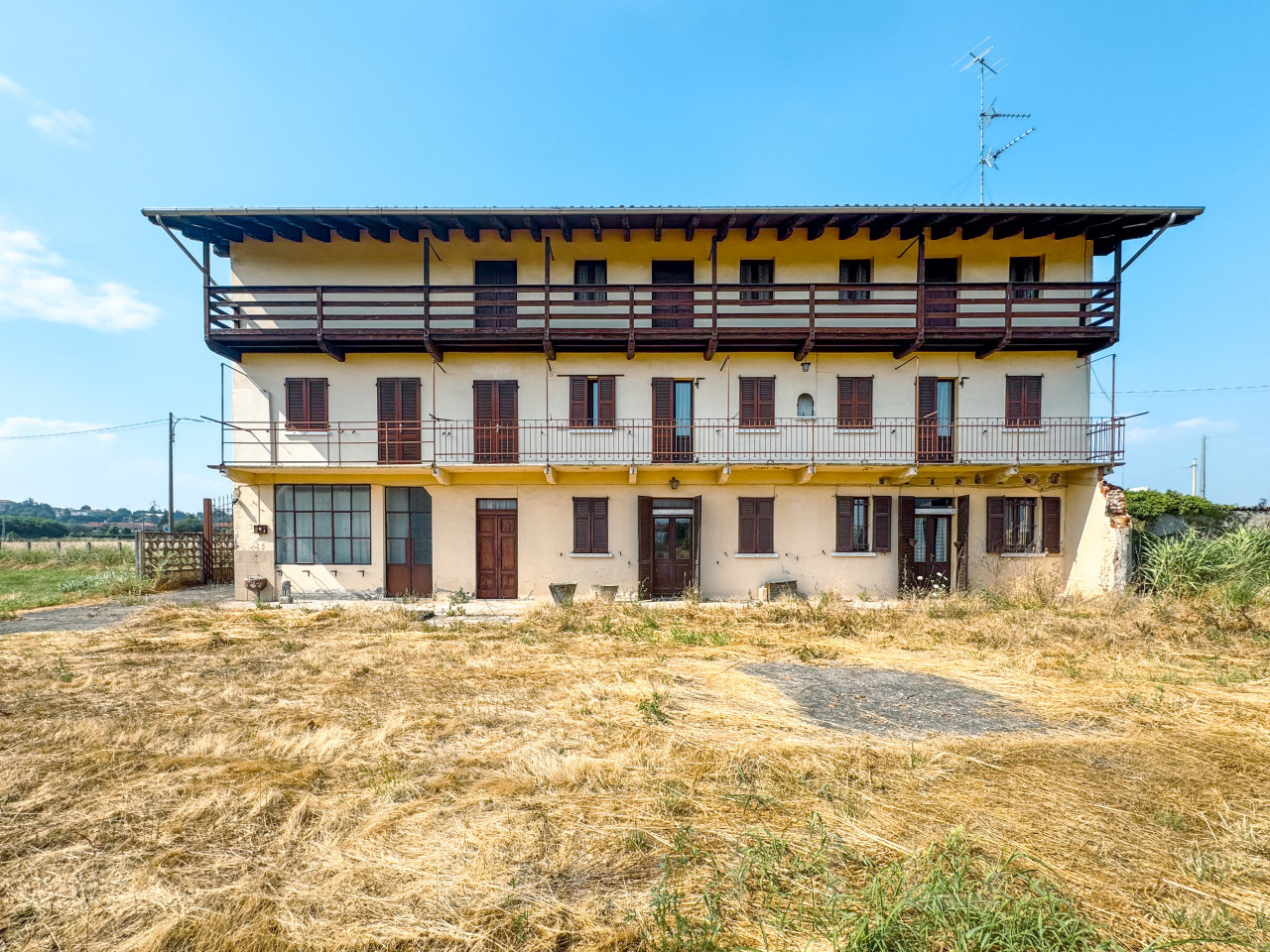 001__vendita-cascina-oleggio-facciata_wmk_0