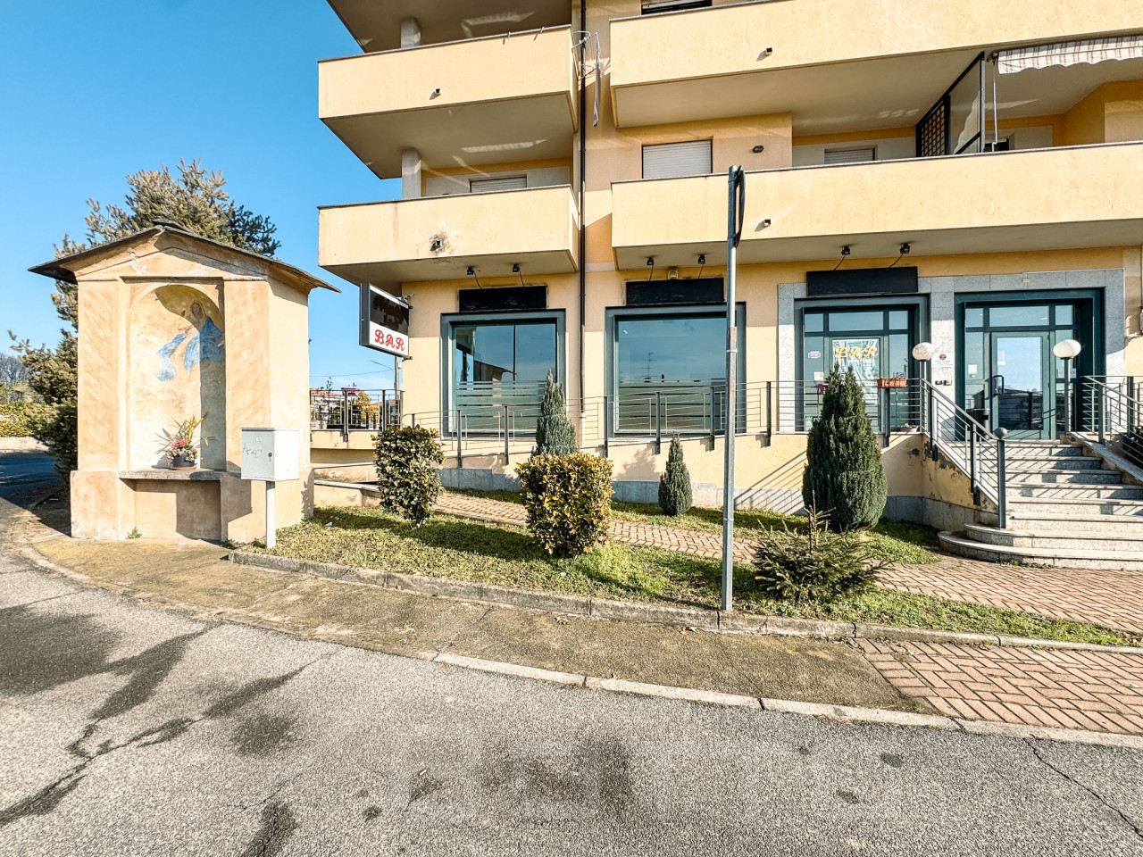 001__vendita-negozio-borgomanero-esterno6_wmk_0