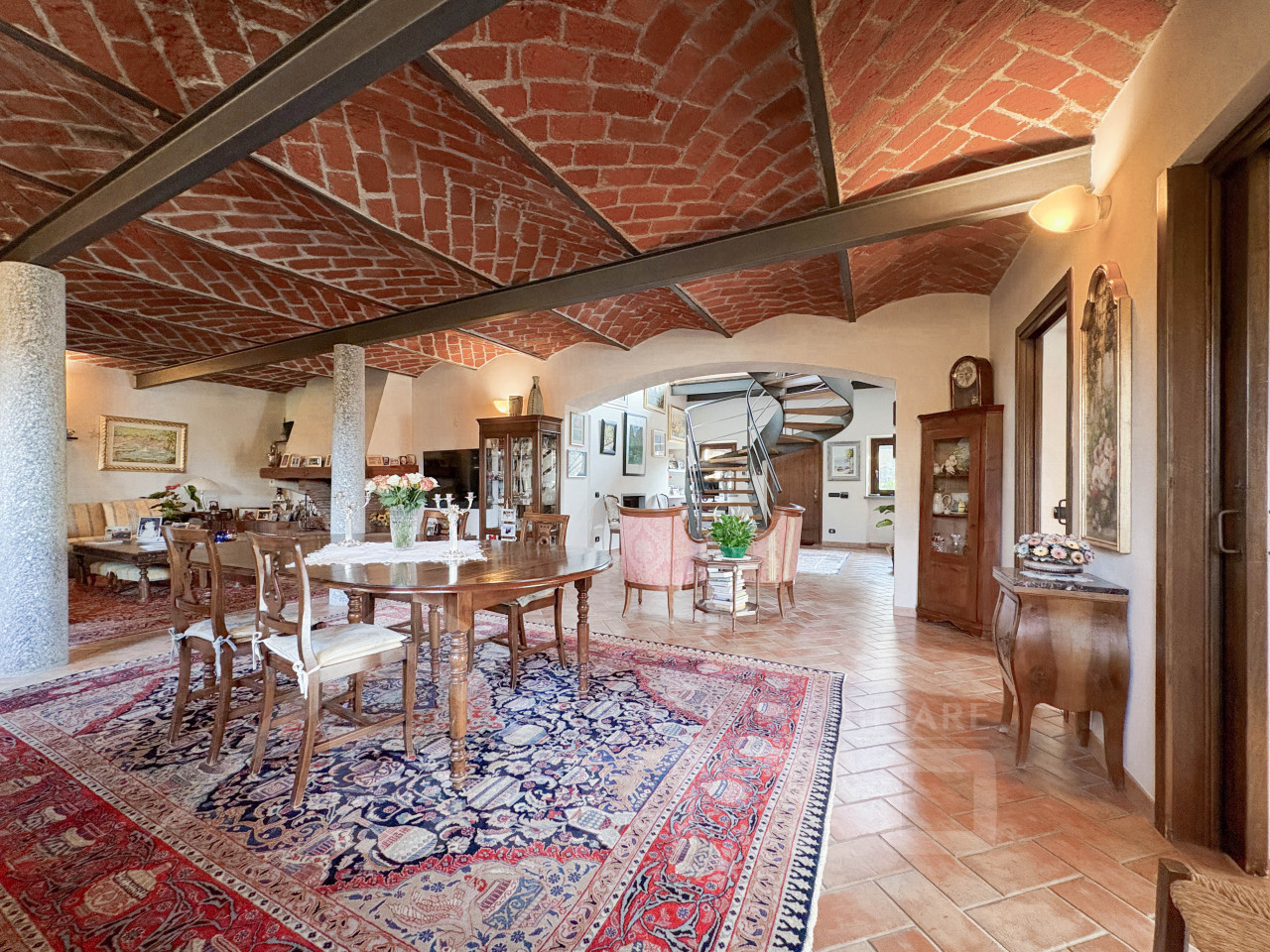 001__vendita-villa-semindipendite-oleggio-primo-piano-soggiorno1_wmk_0