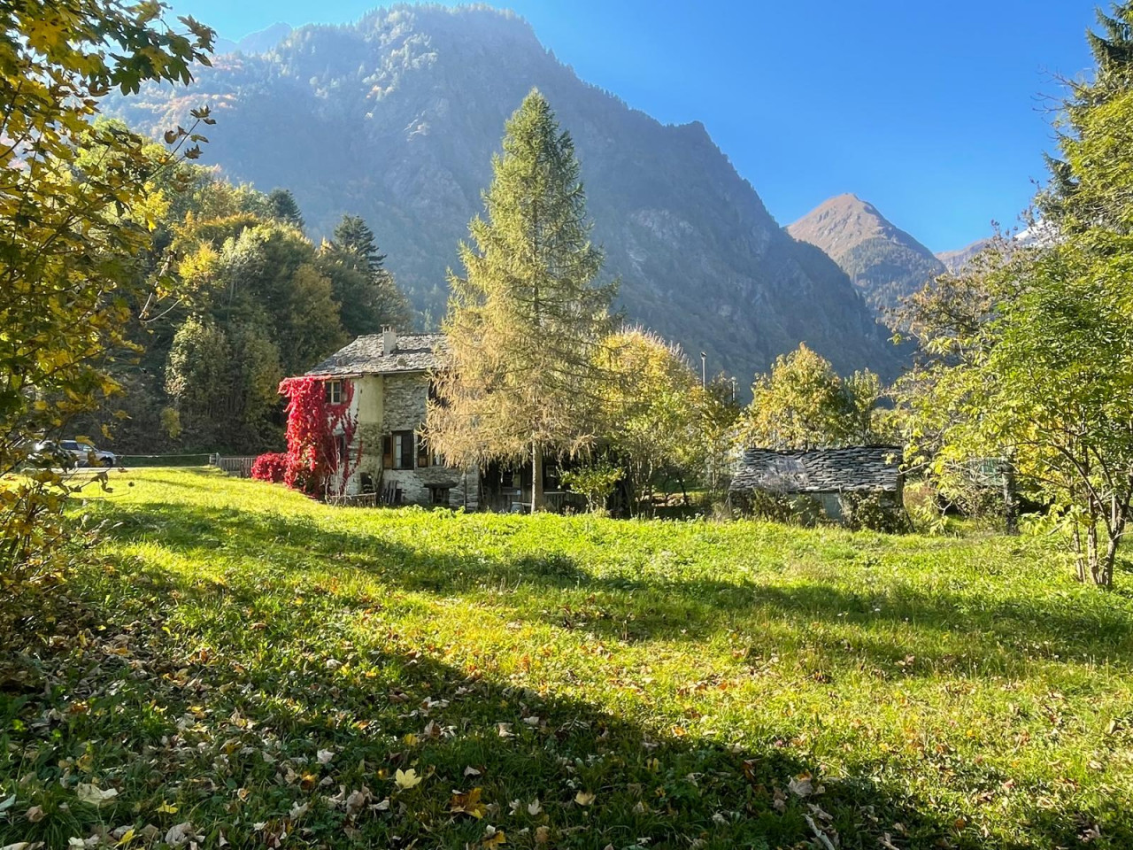 002__013__casa-vendita-alagna-vista_monte_rosa_giardino