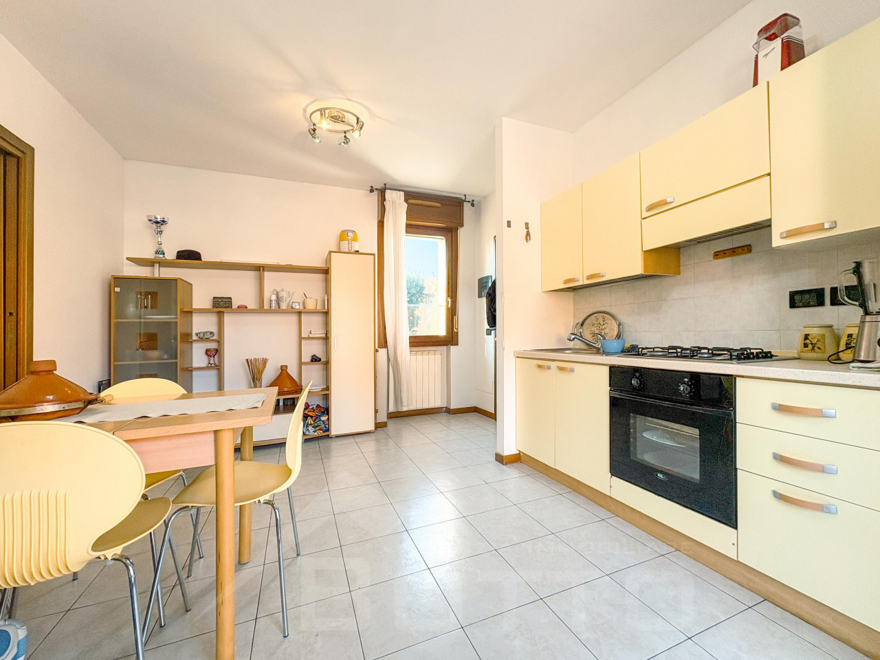 002__appartamento-vendita-borgomanero-cucina1_wmk_0