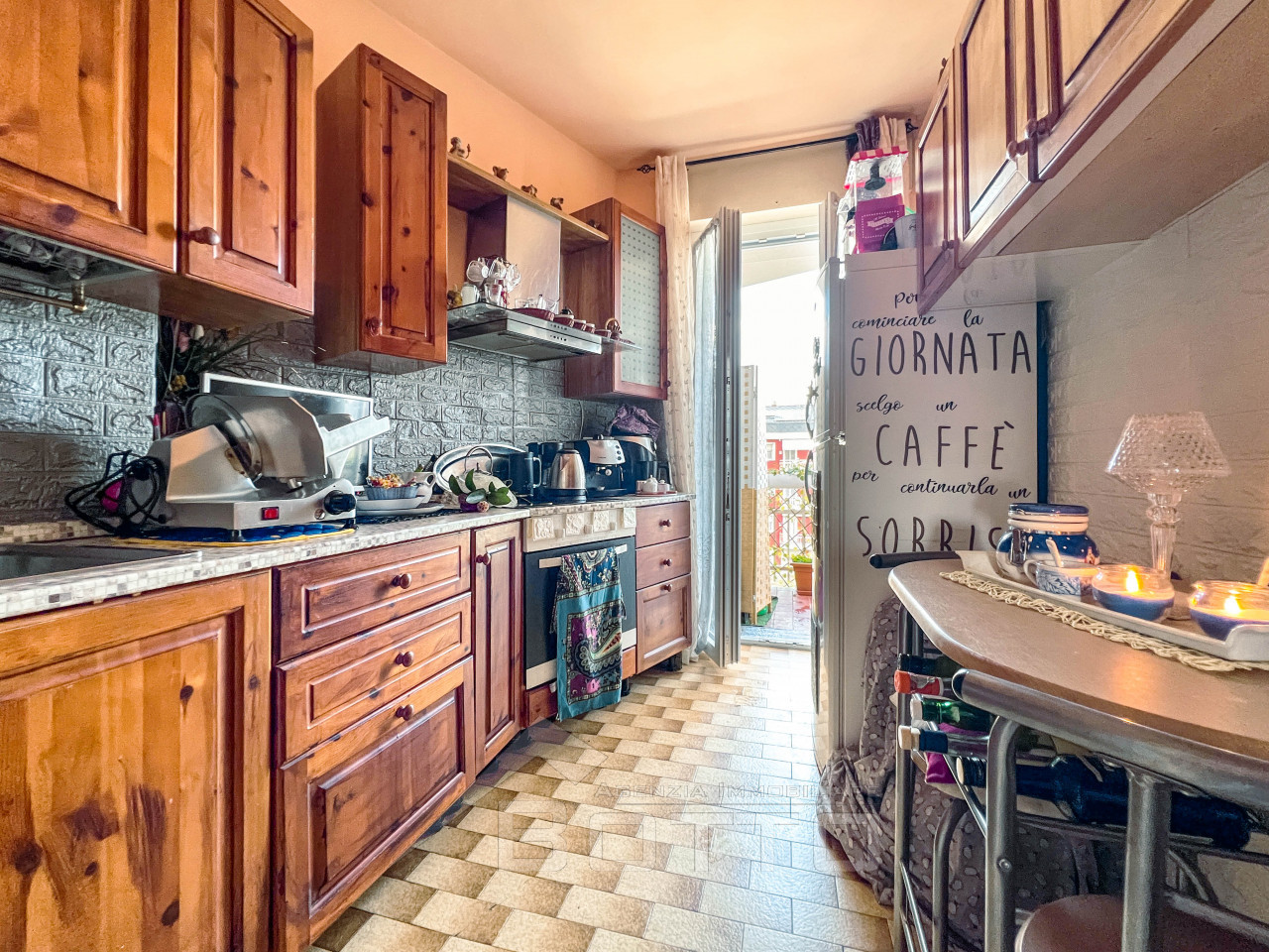002__appartamento-vendita-borgosesia-cucina_wmk_0