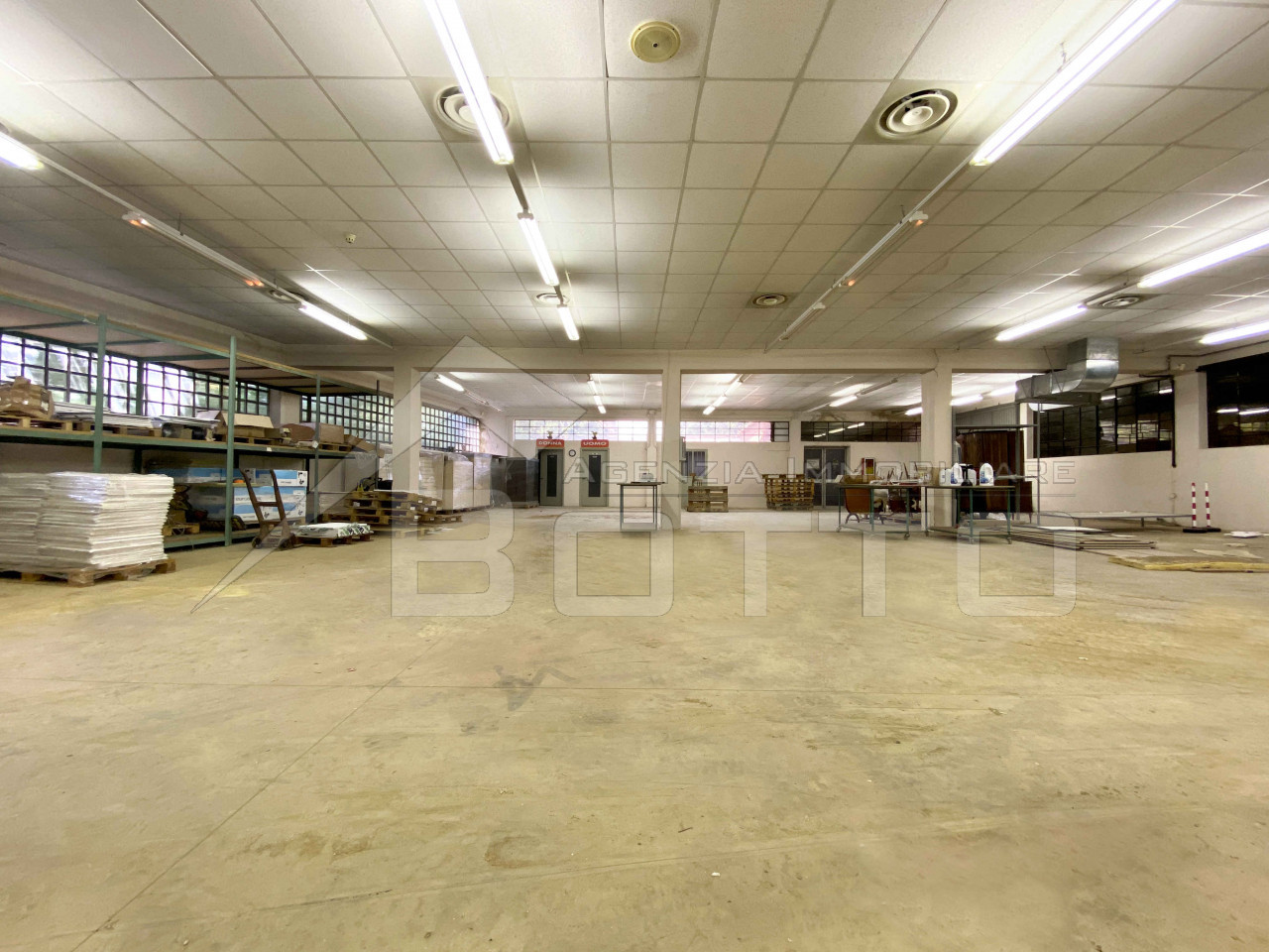 002__capannone-vendita-gargallo-interno4