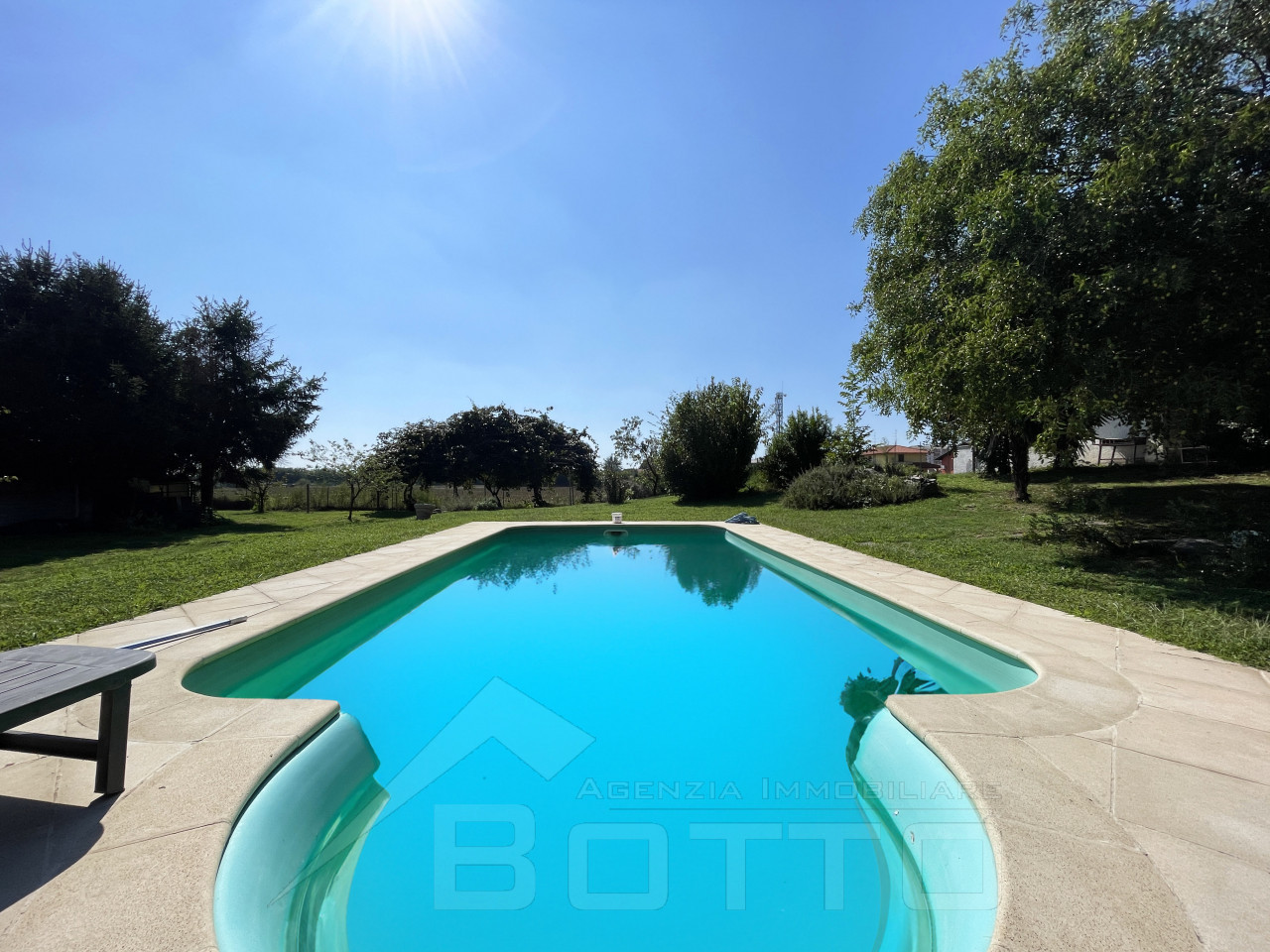 002__casa-vendita-momo-piscina_wmk_0