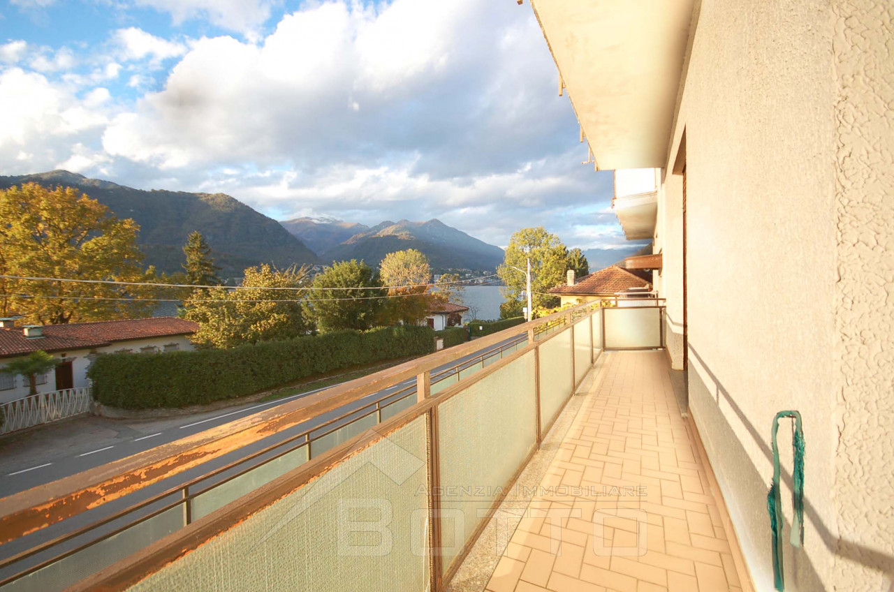 002__casa-vendita-omegna-balcone