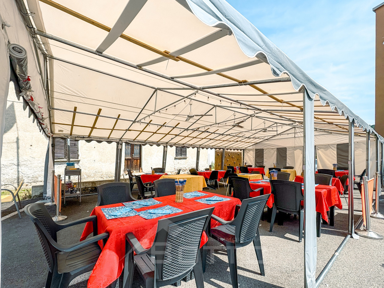 002__pizzeria-vendita-quarona-table_wmk_0