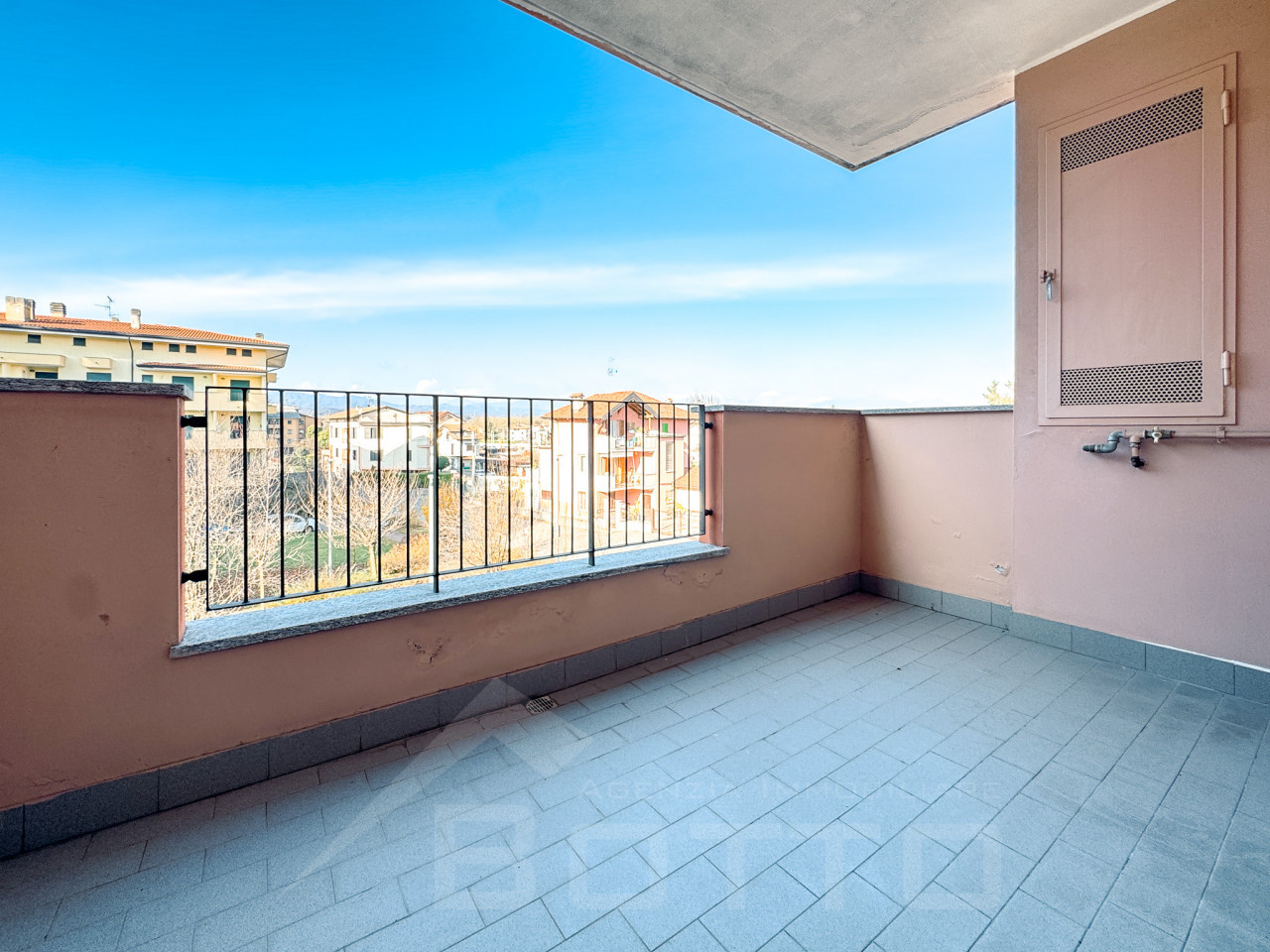 002__vendita-monolocale-borgomanero-balcone_wmk_0