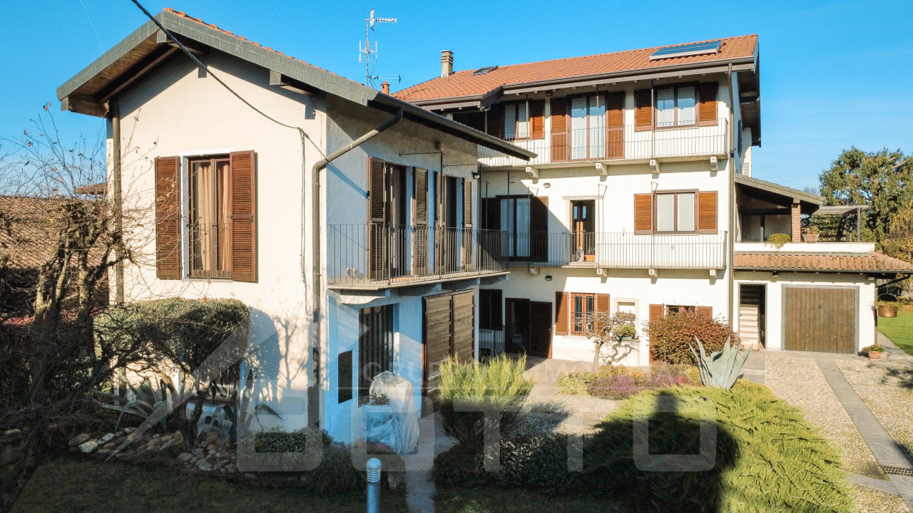 002__vendita-villa-marano-ticino-esterno2_wmk_0
