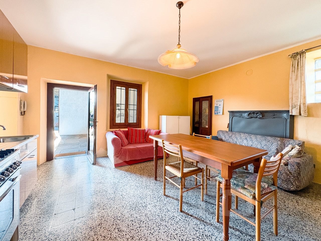 002__vendita-villa-marano-ticino-soggiorno9_wmk_0