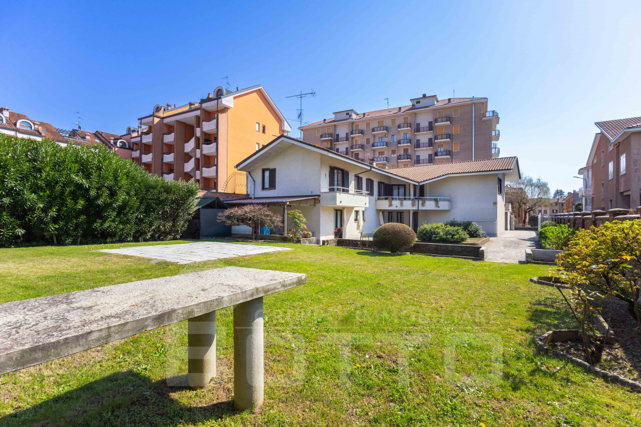 002__vendita-villa-oleggio2_wmk_0