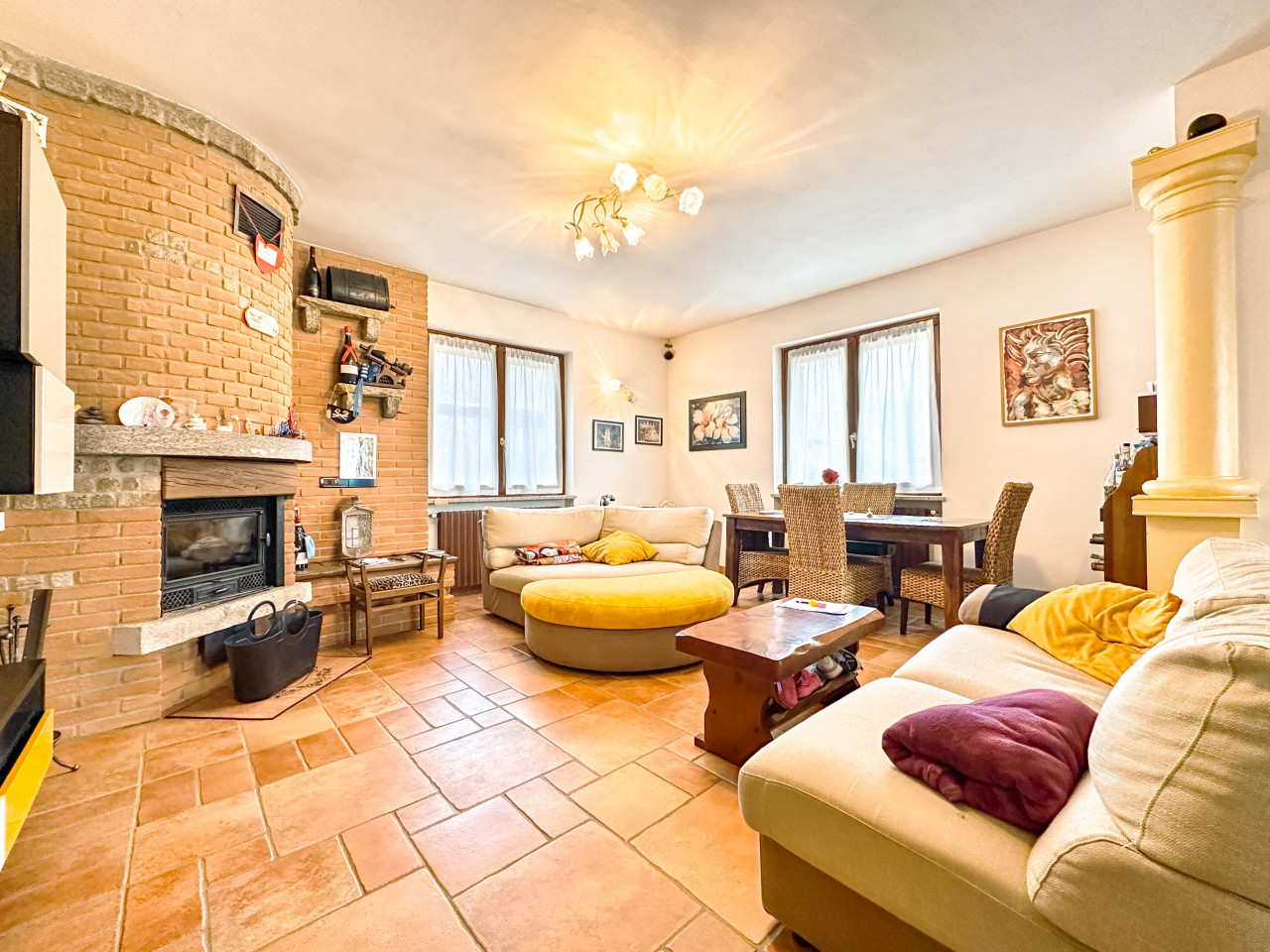 002__villa-vendita-gattinara-soggiorno
