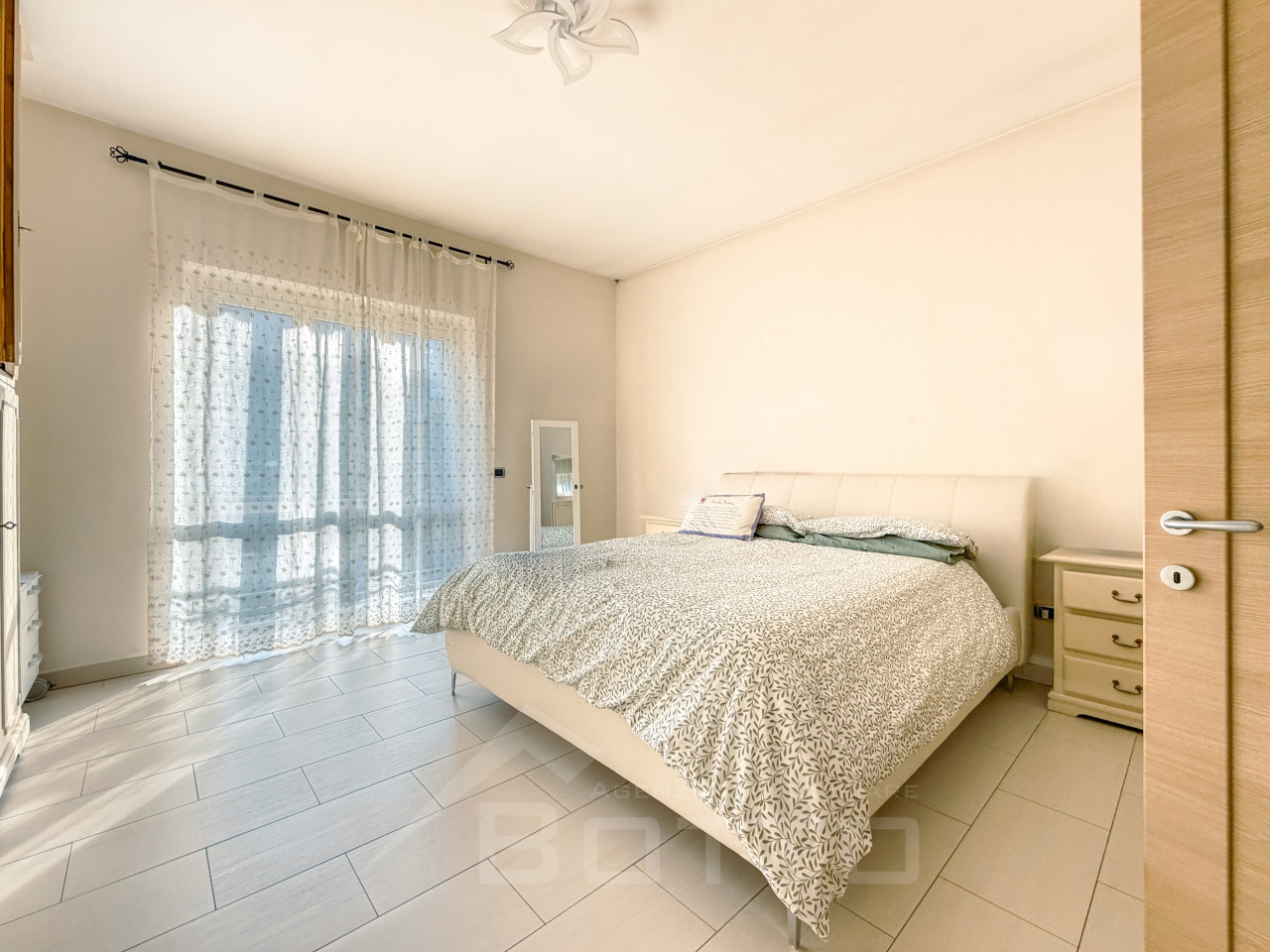 002__villa-vendita-gravellona-camera_wmk_0