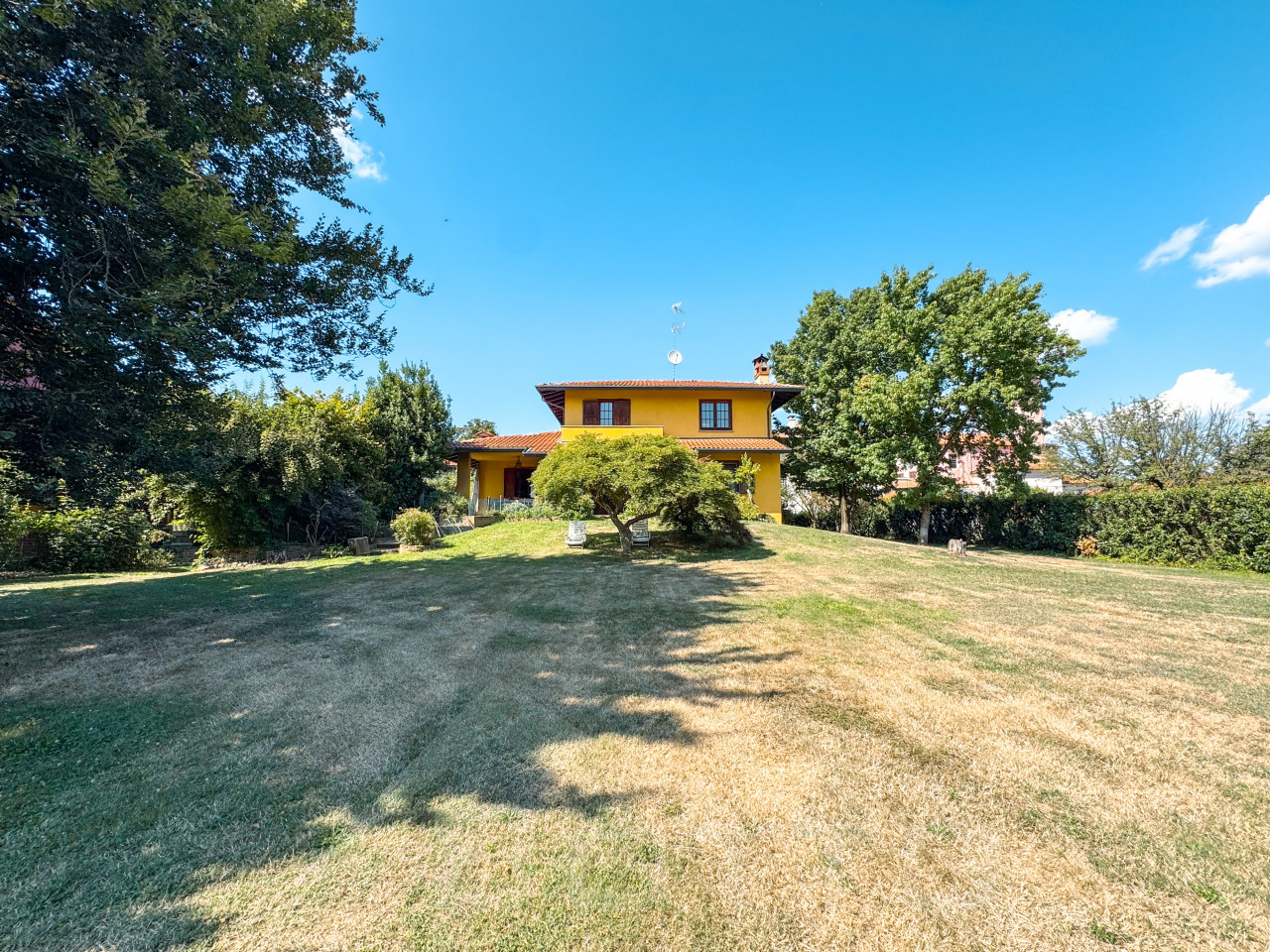 002__villla-vendita-oleggio-giardino1_wmk_0