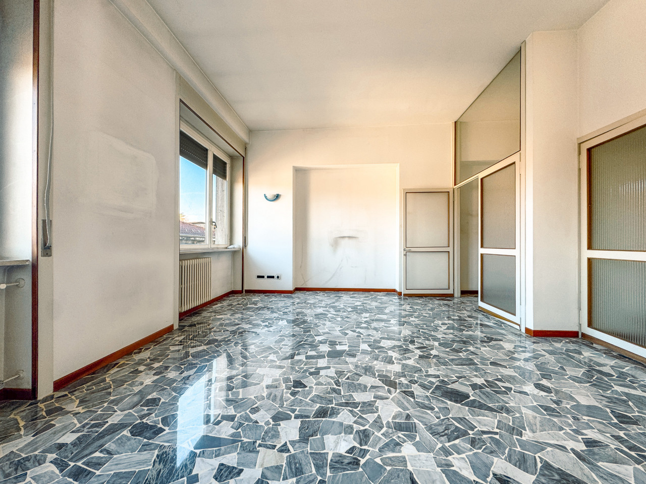 003__003__vendita-appartamento-borgomanero-soggiorno2_wmk_0