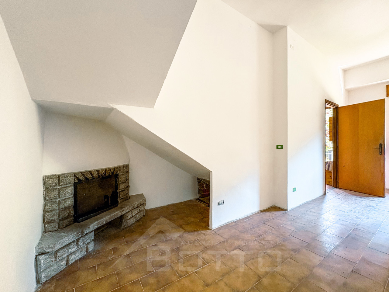 003__appartamento-vendita-ornavasso-soggiorno1_wmk_0
