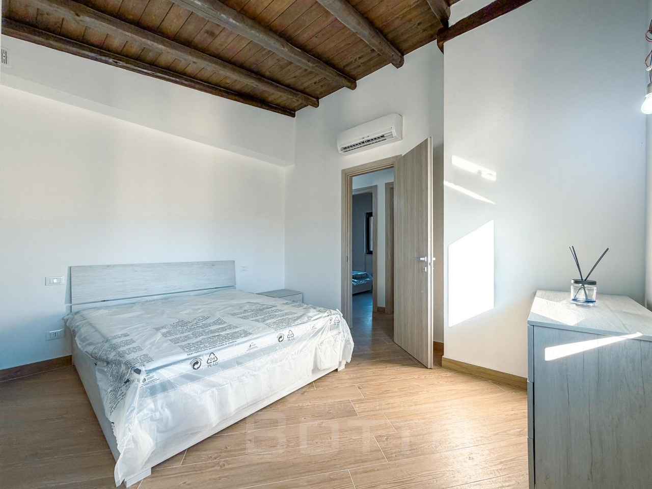 003__casa-a-schiera-vendita-armeno-camera5_wmk_0
