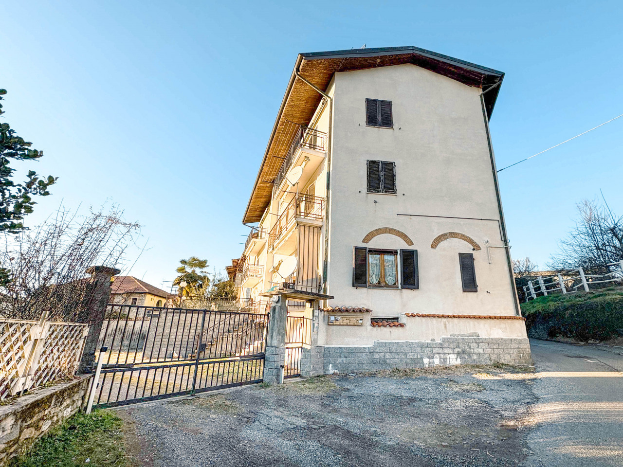 003__casa-vendita-invorio-esterno_wmk_0