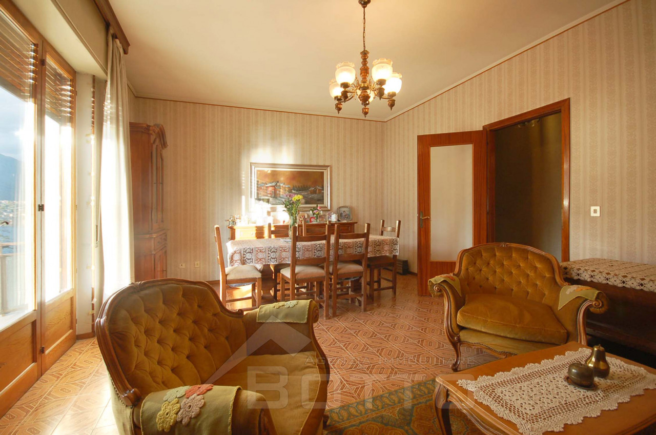 003__casa-vendita-omegna-salotto2