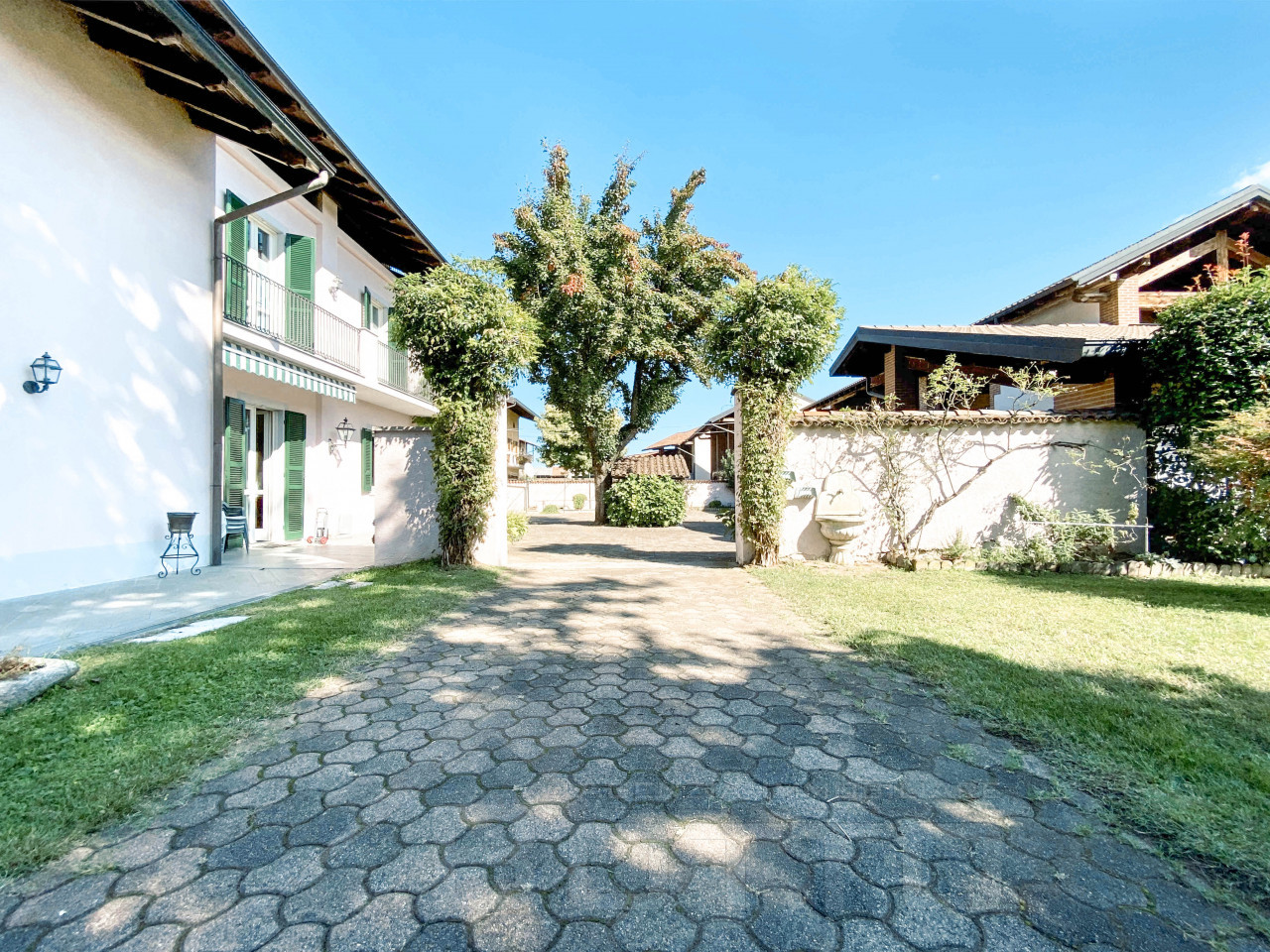 003__casa-vendita-suno-viale3