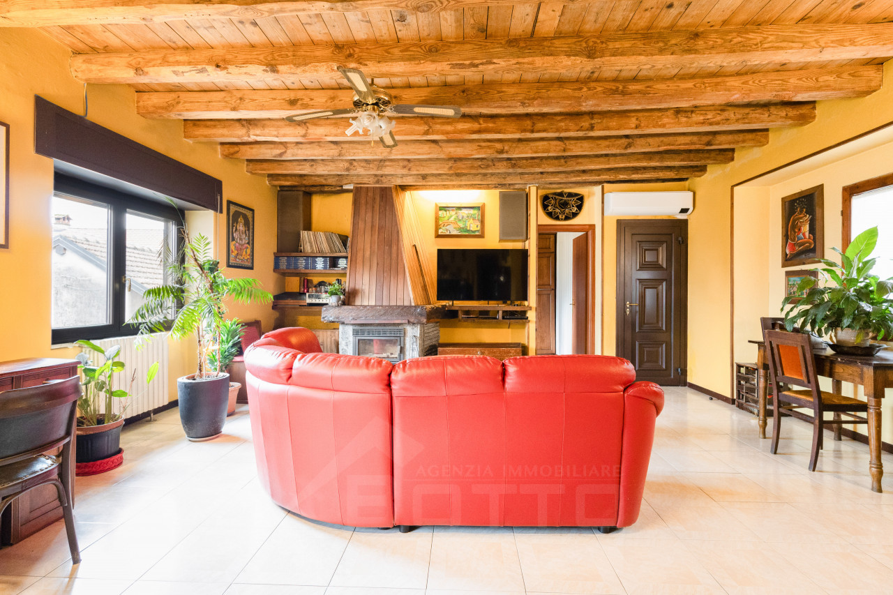 003__vendita-appartamento-ghevio-soggiorno2_wmk_0
